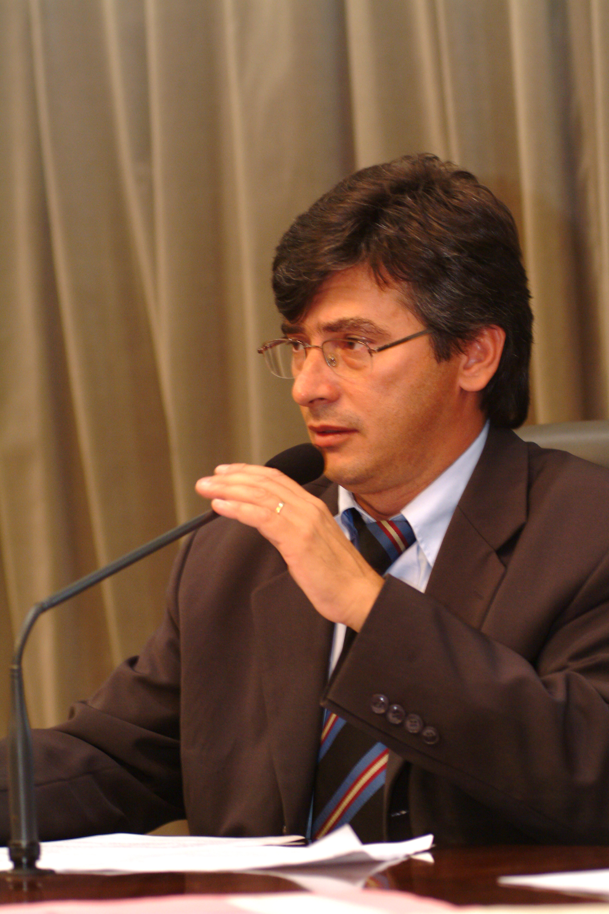 Simo Pedro preside a Comisso de Servios e Obras da Assemblia Legislativa<a style='float:right;color:#ccc' href='https://www3.al.sp.gov.br/repositorio/noticia/03-2008/SERV OBRAS544CINT.jpg' target=_blank><i class='bi bi-zoom-in'></i> Clique para ver a imagem </a>